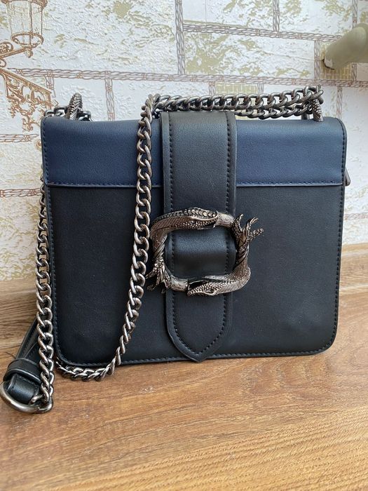 Сумка стильна з ремінцем