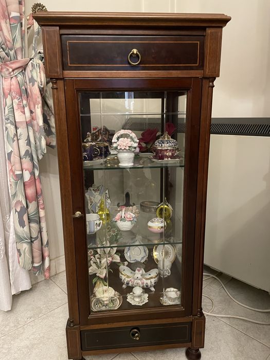 Movel de sala de jantar e mesinha cristaleira