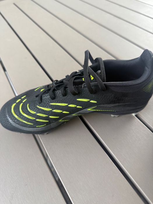 Chuteiras predator nova