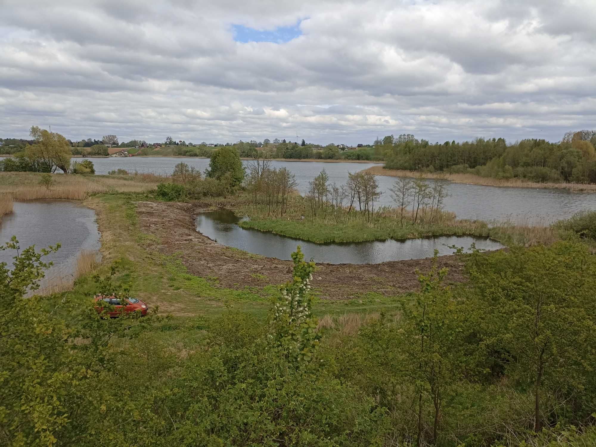 Działka 35 arów  z linią brzegowa