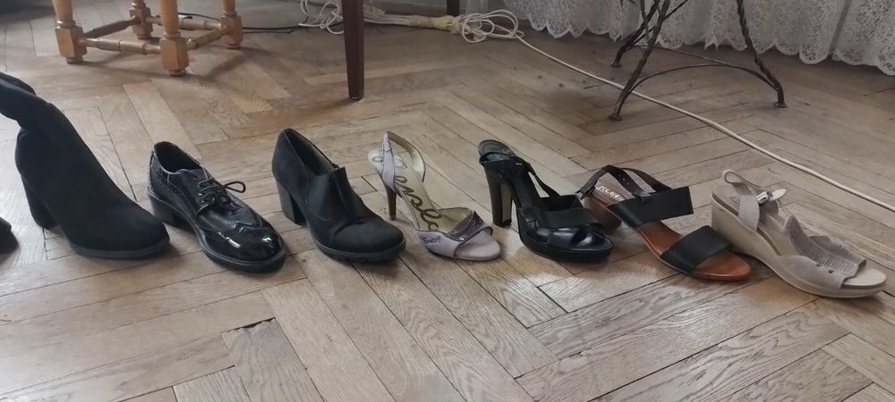 Усе взуття по 250 грн