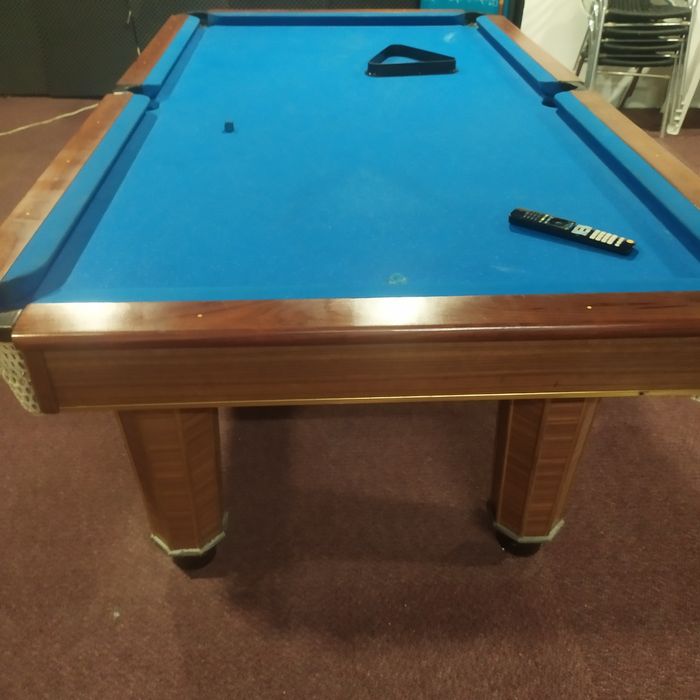 Mesa de snooker rubusta com três pedras em ardósia em óptimo estado