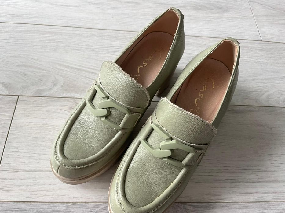 Buty że skóry CASU rozmiar 39