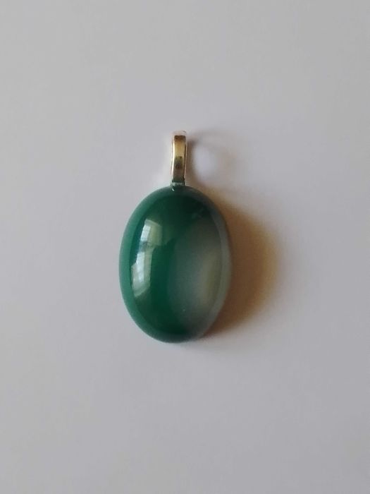 Wisiorek z zielonego agatu
