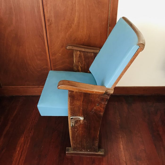 Cadeira de cinema antiga