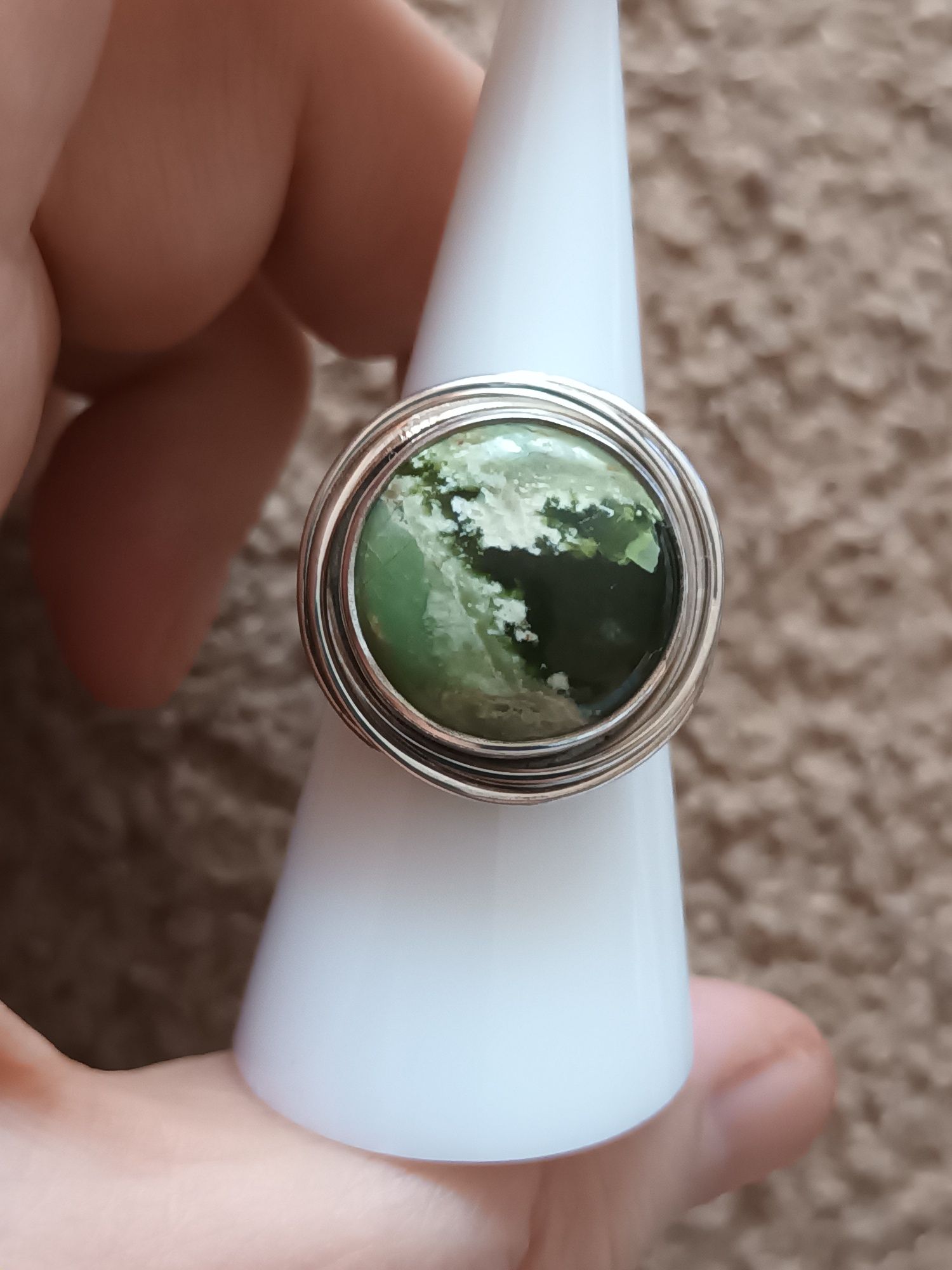 Pierścionek że srebra pr. 925 z Chalcedonowym Opalem