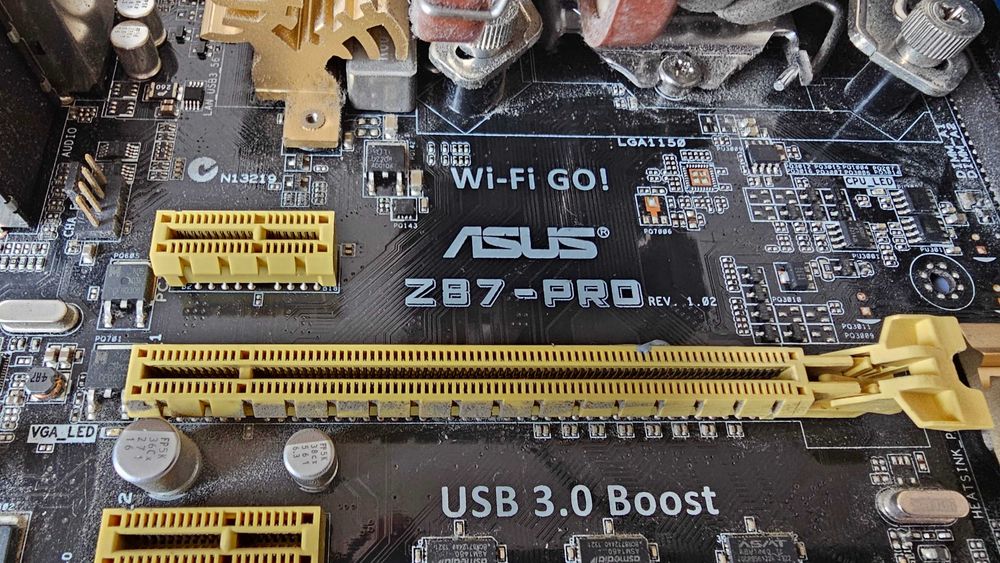 Procesor i7 4770K RAM 32GB płyta ASUS Z87 Pro zasilacz GIGABYTE G750H