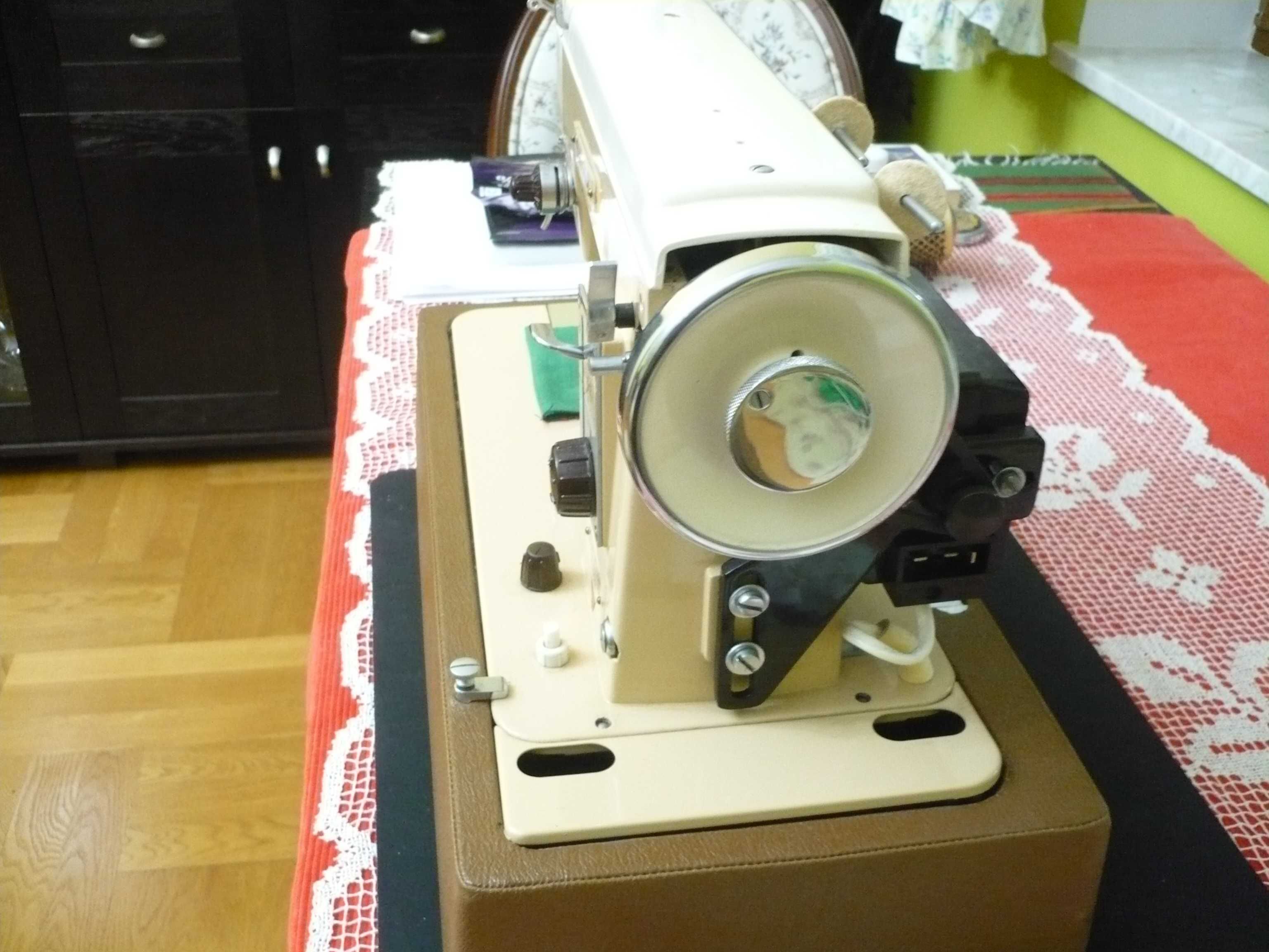 Maszyna do szycia ŁUCZNIK 415