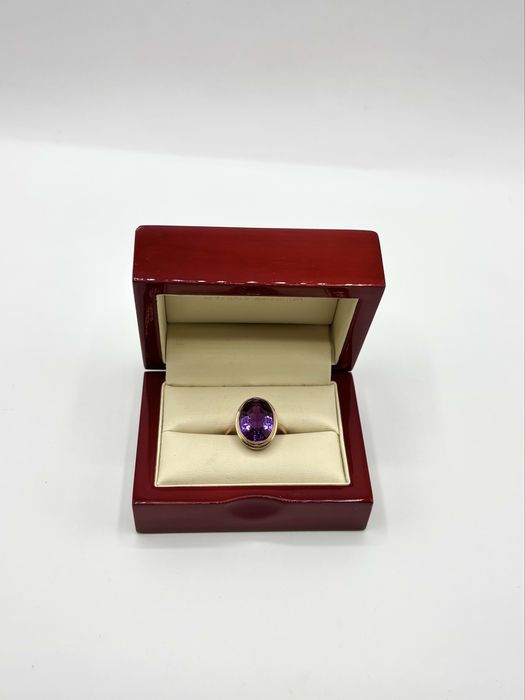 Pierścionek Złoty z fioletowym oczkiem
