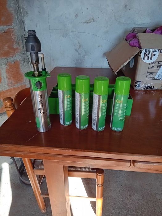 Máquina de descornar cabritas