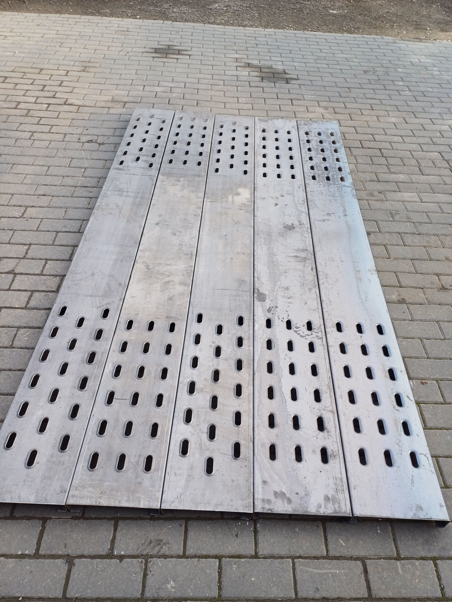 panel  na zabudowy najazd hydrałliczny zjazdowy   lohr  producent