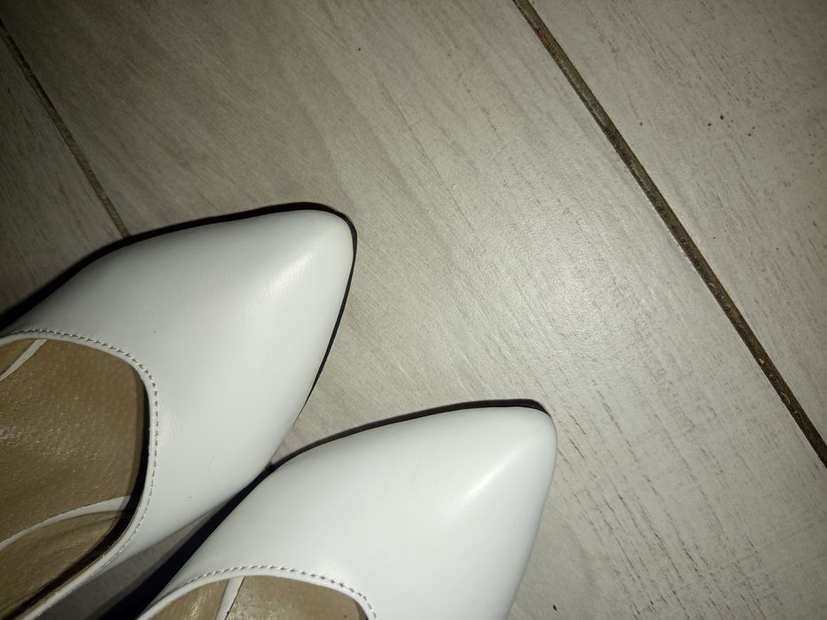 Жіночі шкіряні туфлі