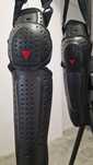 Vendo joelheiras Dainese e botas impermeáveis