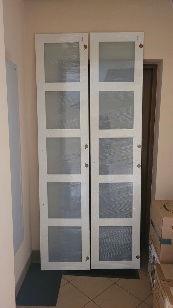 Białe drzwi, szklane BERGSBO do szafy pax