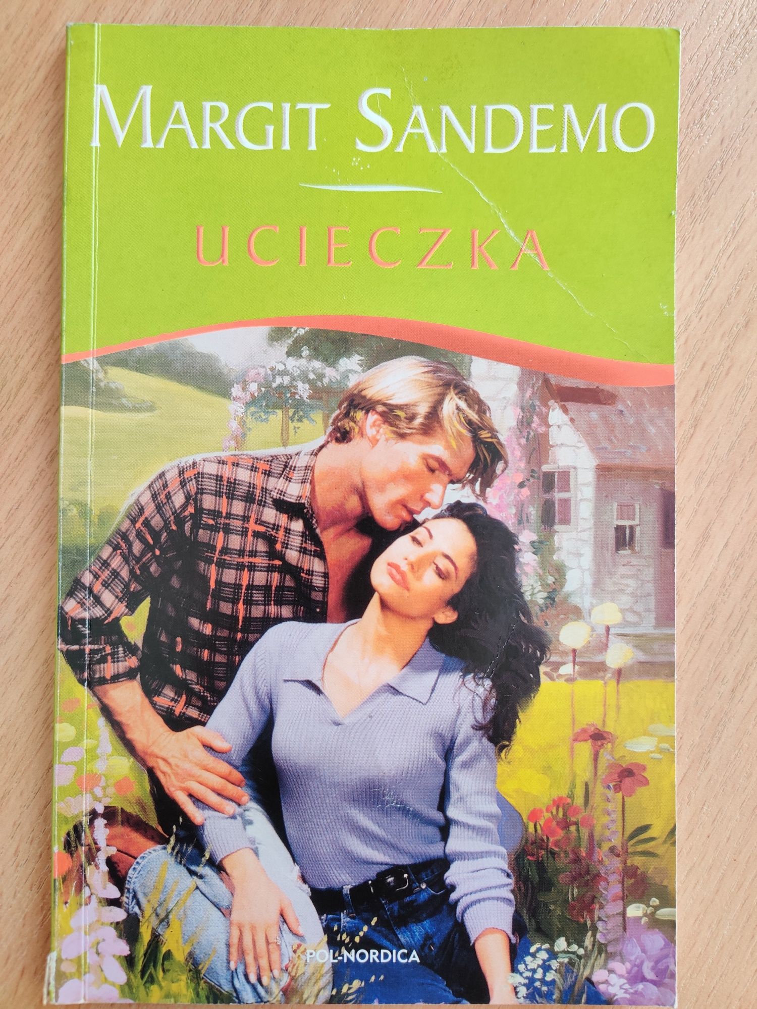 Ucieczka. Margit Sandemo.