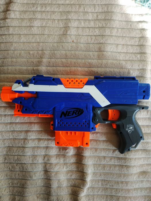 Nerf n-strake elit та FORTNITE