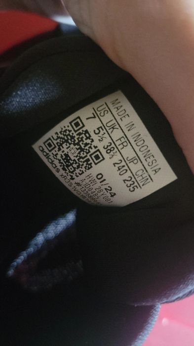 Кросівки adidas 38.5