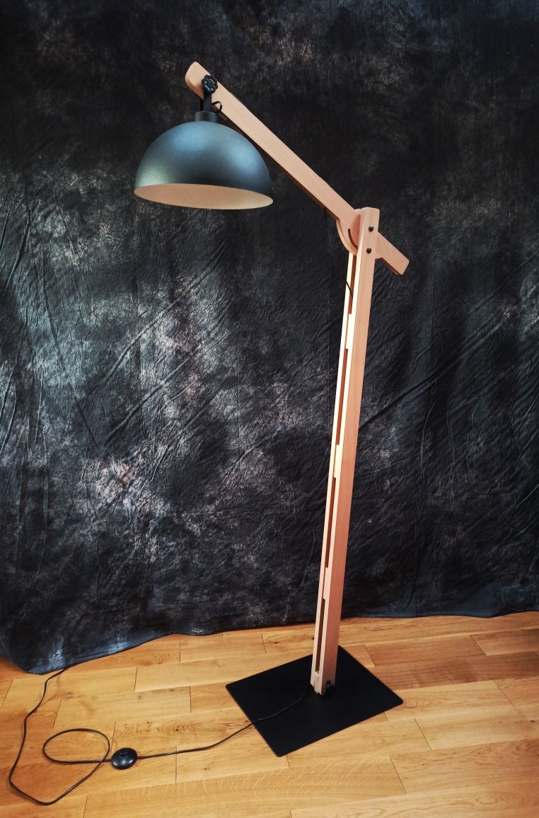 Drewniana lampa podłogowa OSLO. Rustykalna/loft