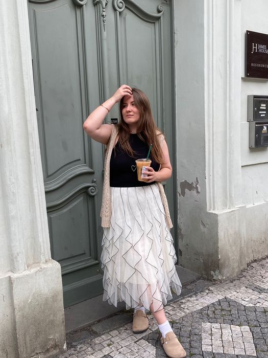 Жіноча пишна біла спідниця