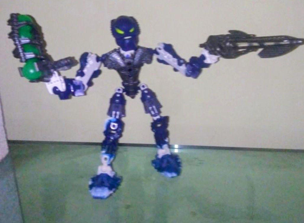 Figura Lego Bionicle Inika Toa hahli (8728) de 2006 completo com caixa