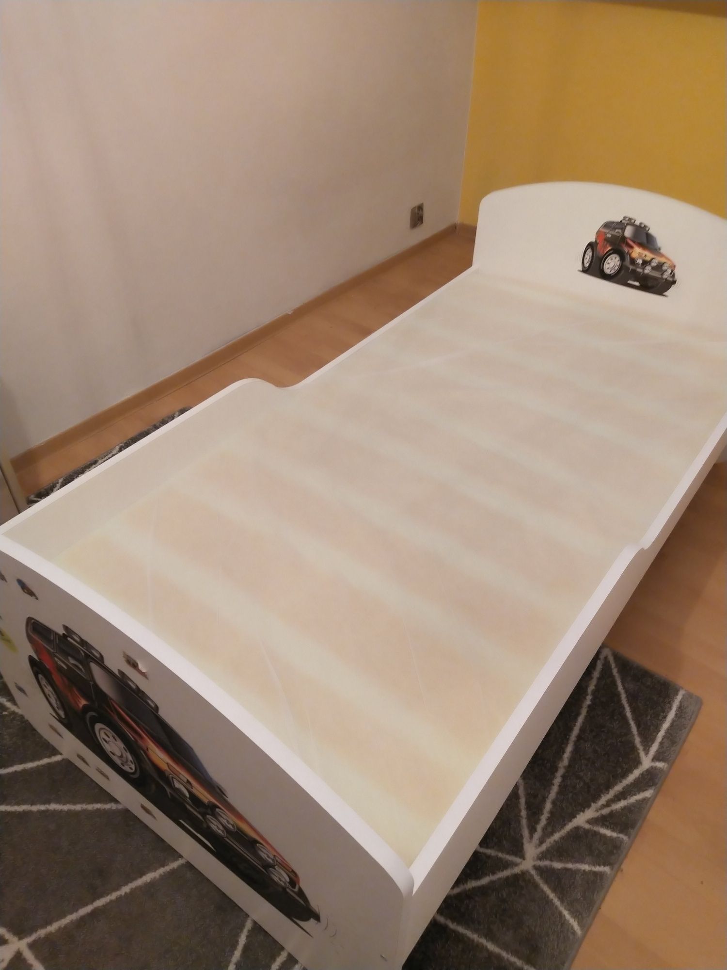 Łóżko 160 x80 z materacem