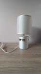 lampa na stoliku nocnym