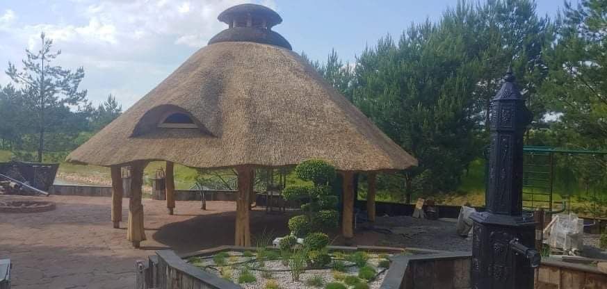 Wiata Drewutnia Altana Strzecha Dachy z Trzciny