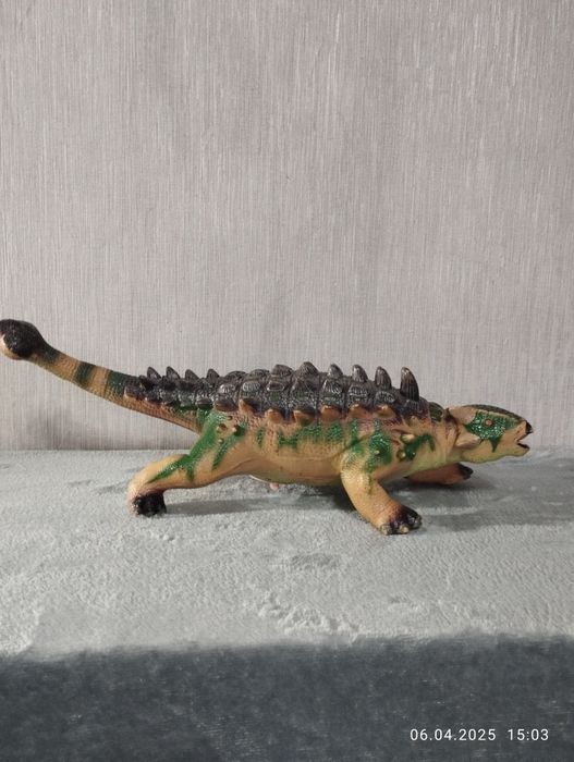 Динозавр резиновий