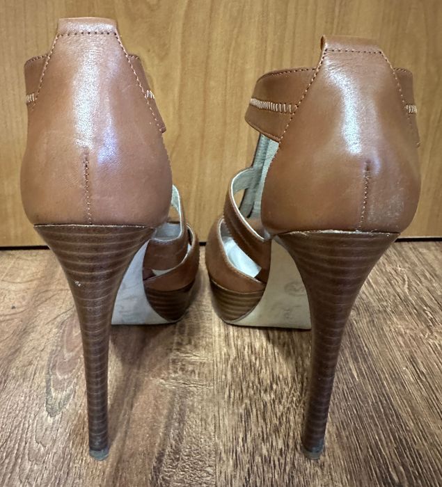 Brązowe miodowe boho skóra sandały obcas szpilka koturna Michael Kors