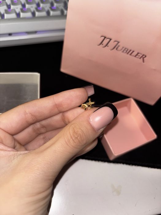 Kolczyk złoty krzyżyk