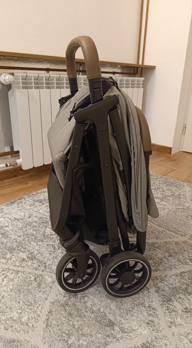 Joie Pact Pro lekki kompaktowy wózek spacerowy spacerówka