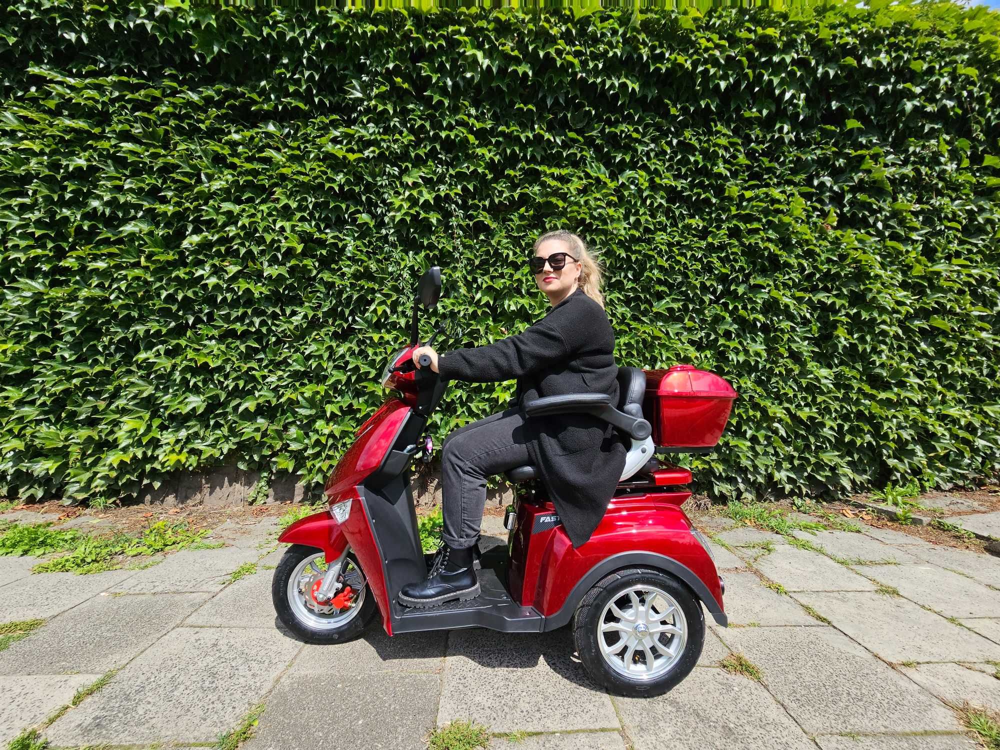 ELECTRORIDE: Skuter trójkołowy FASTI 3 z osłoną na manetki