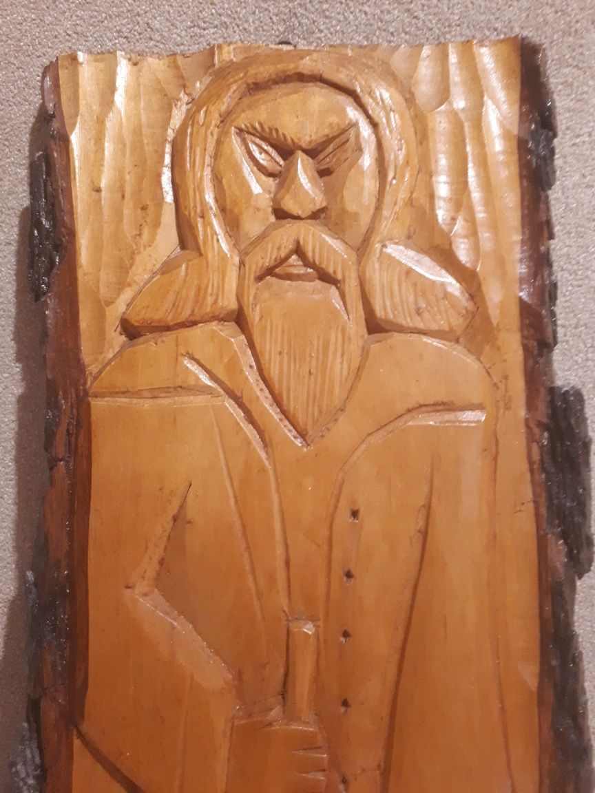 rzeżba dziad w drewnie