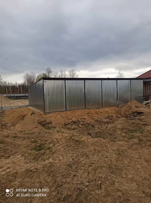 Garaż blaszany trzystanowiskowy 9x5m - Dach jednospadowy, Brama dwuskr