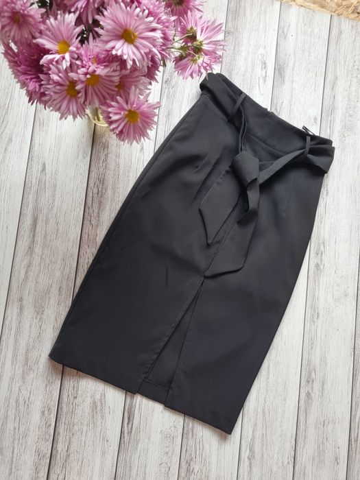 Юбка карандаш чёрная классическая на худенькую девушку