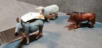 Trzy figurki zwierząt hodowlanych byk osioł owca