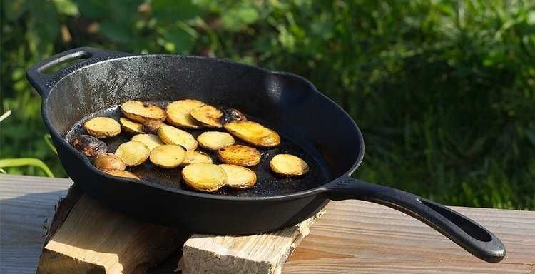 Patelnia Żeliwna CAST IRON zestaw 3 sztuk patelni 23,18,14 cm + osłona