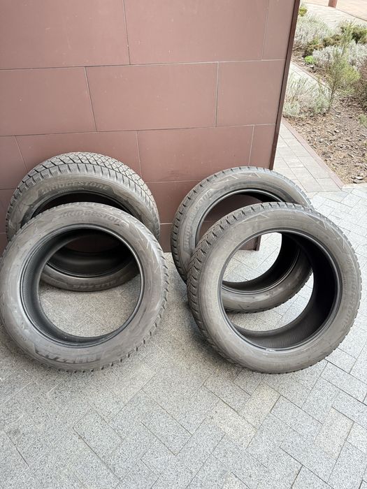 Продам зимові шини Bridgestone Blizzak DM-V2 255/55 R20 107T