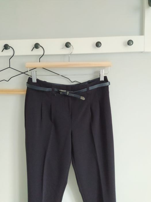 Damskie czarne, grubsze, jesienno zimowe chinosy z paskiem Next