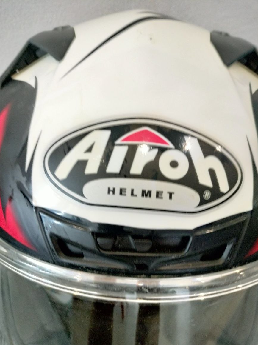 Capacete Airoh skull bones