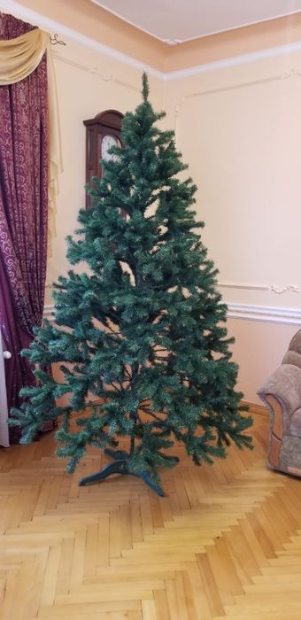 Ялинка штучна 2,5м з м'якого ПВХ, б/в, стан гарний. Можливий торг