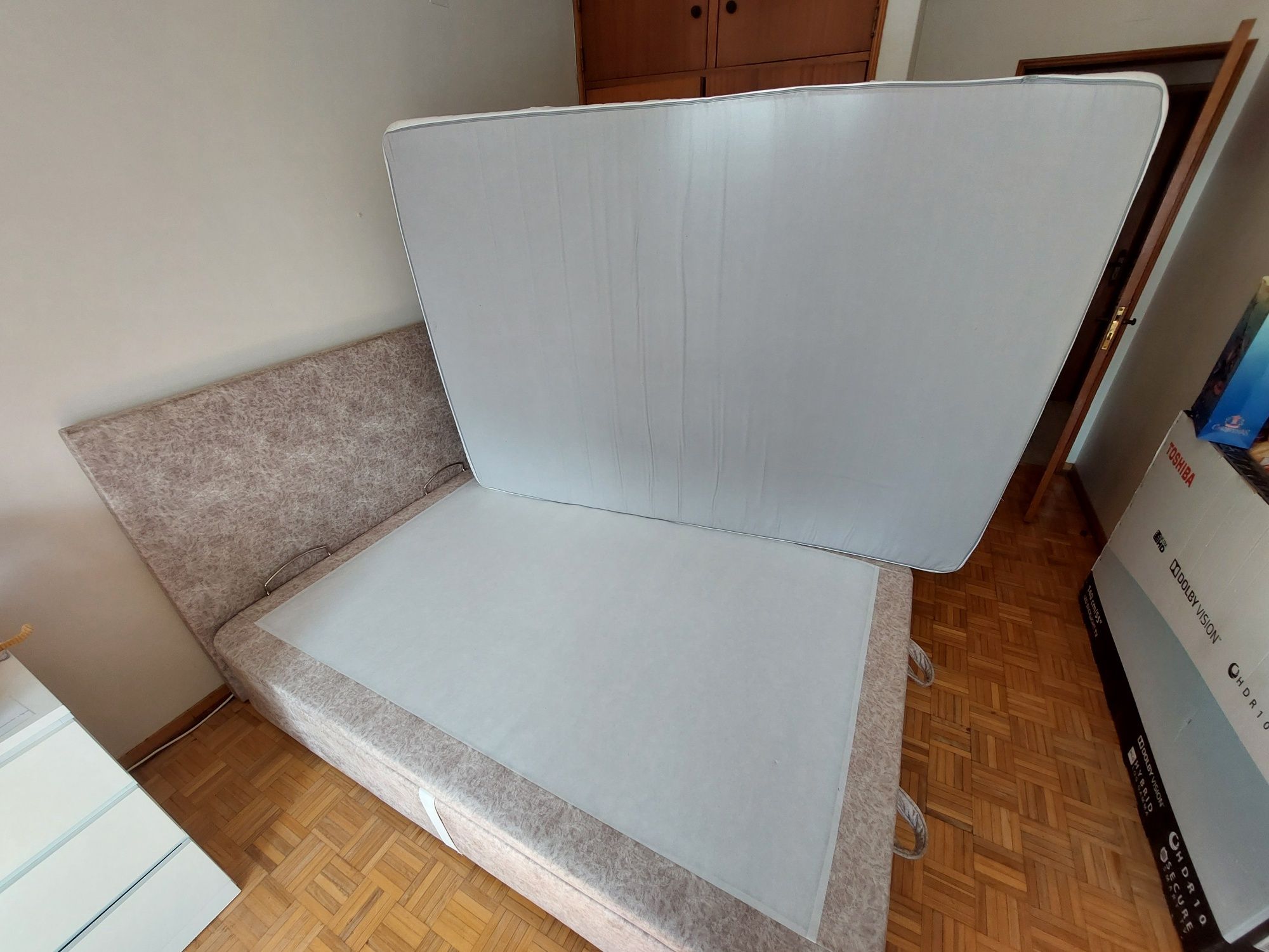 Cama-sommier com Arrumação + Cabeceira