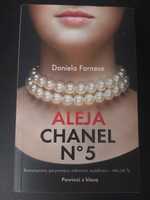 Daniela Farnese Aleja Chanel N° 5