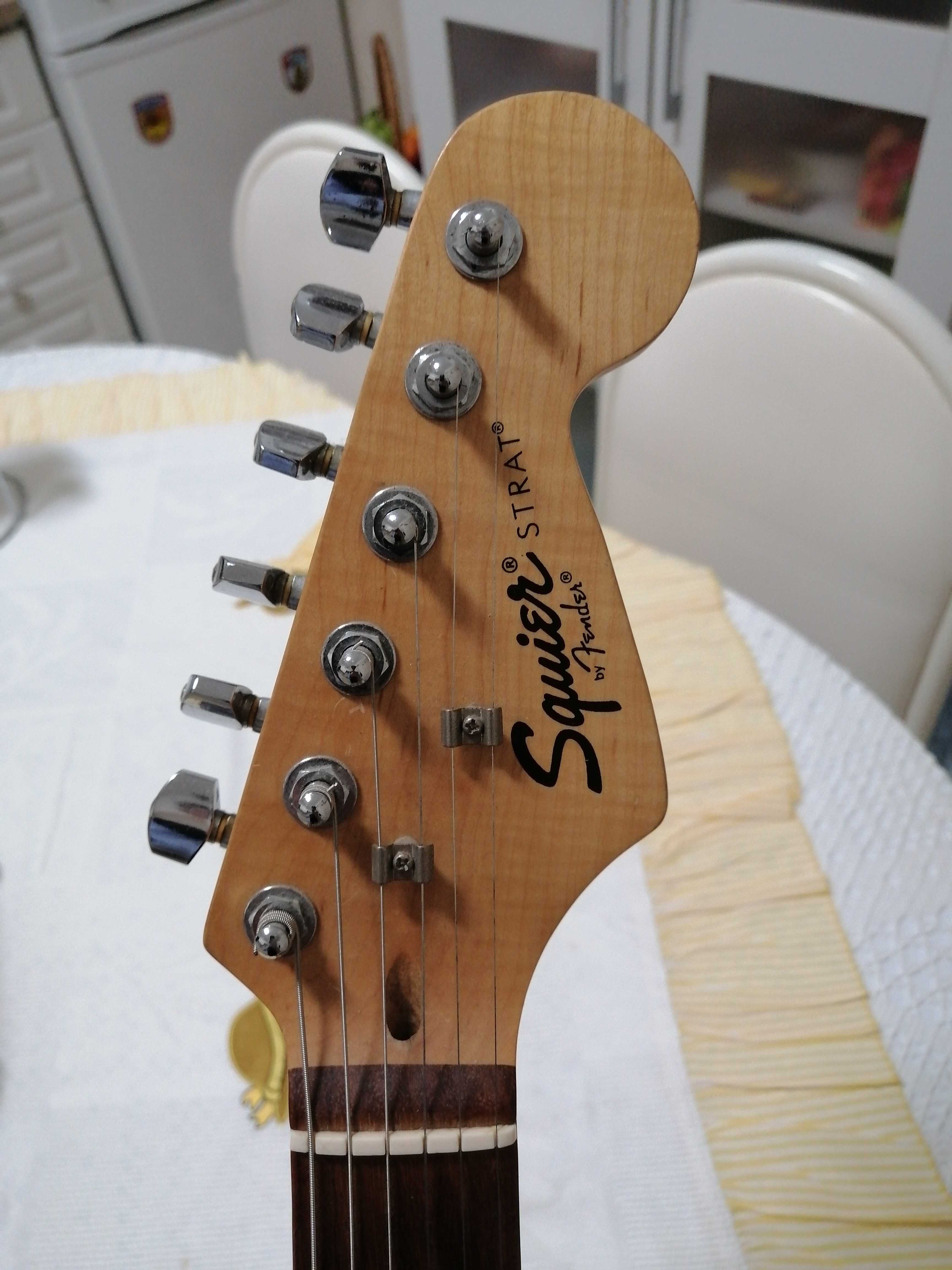 Guitarra Fender Squier Stratocaster