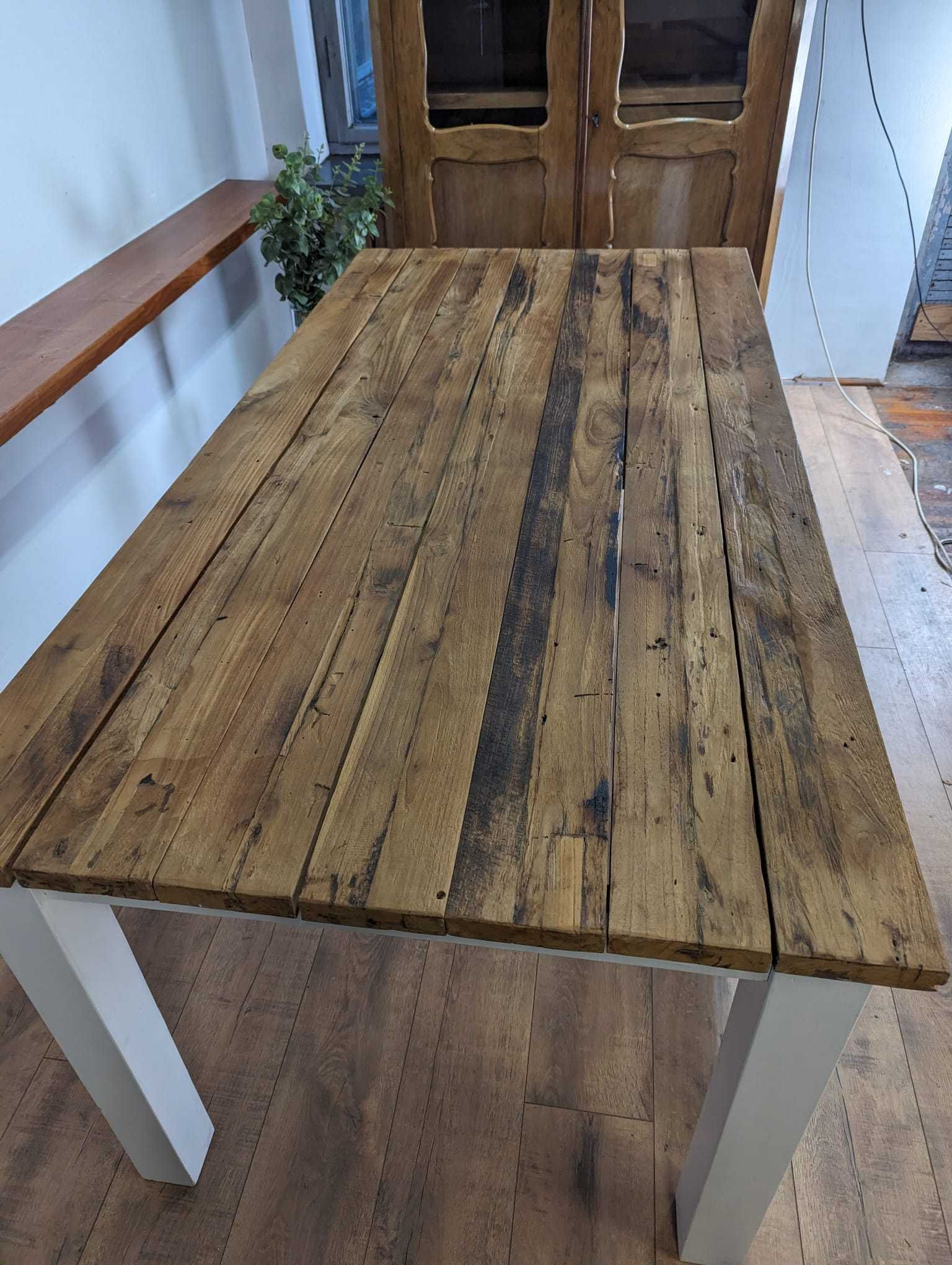 Stół rustykalny z drewna tekowego