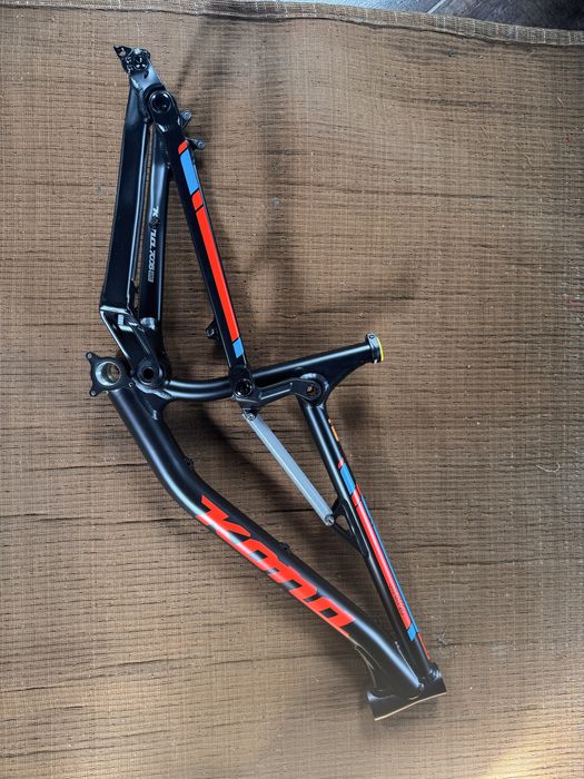 Kona Stinky 2017 rozmiar M i L