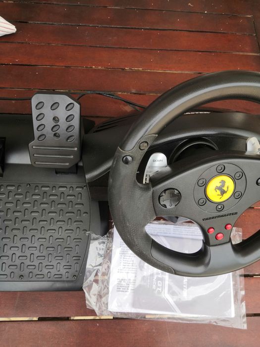 Volante Thrustmaster Ferrari experience