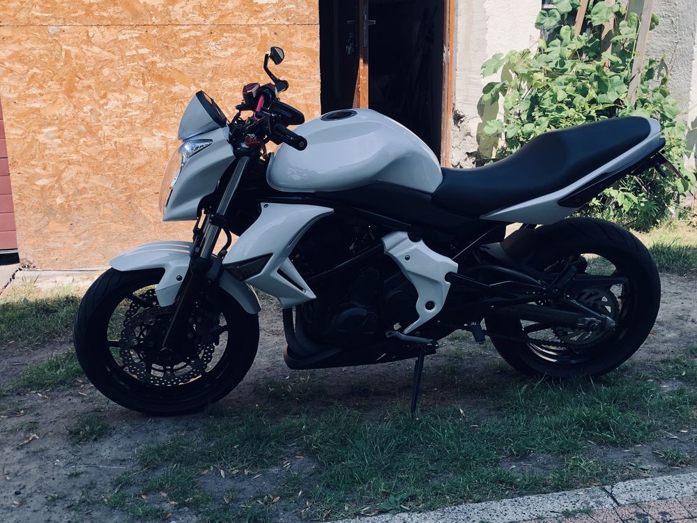 Kawasaki er 6N 650