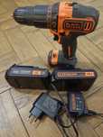 Aparafusadora marca BLACK+DECKER 18v com duas baterias e carregador