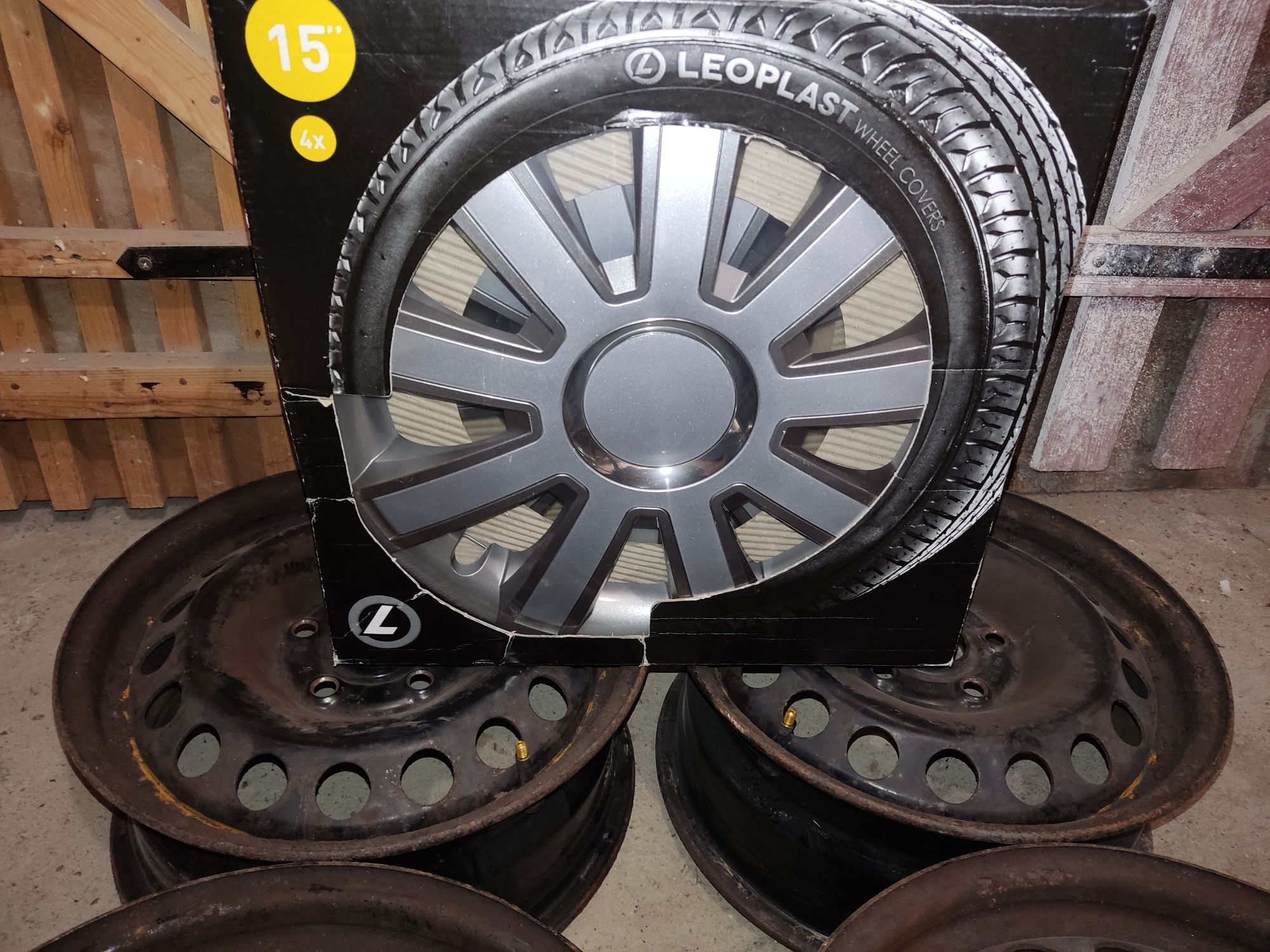 Felgi stalowe 15" VW + nowe kołpaki